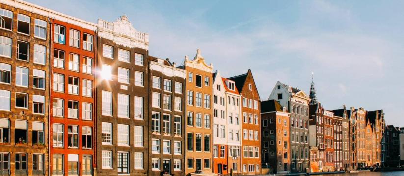 Walk Around The Historical Streets Of Amsterdam